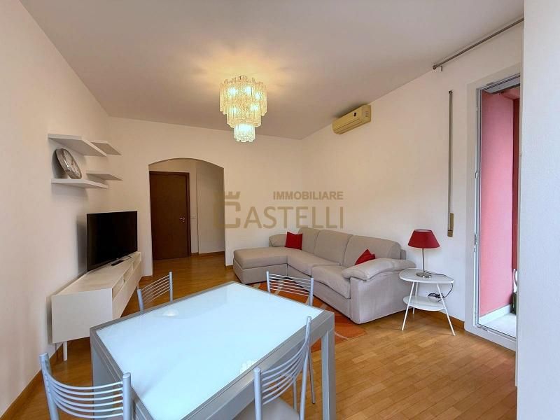 2 locali - Via Ippolito Rosellini