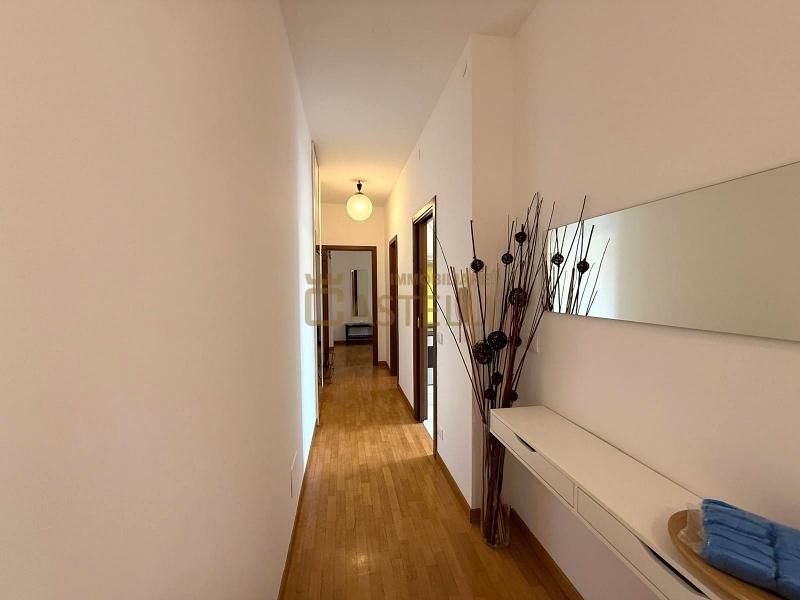 2 locali - Via Ippolito Rosellini