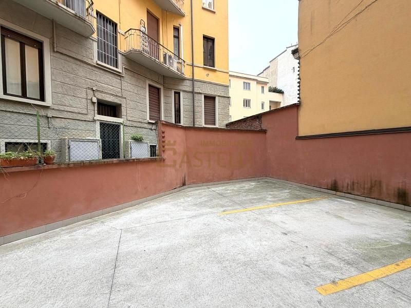 Posto auto - Via Besana
