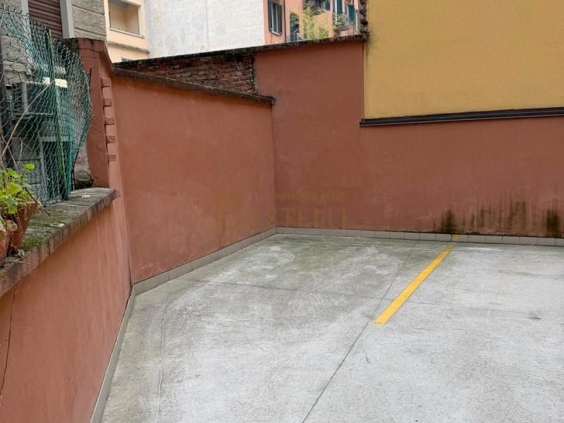 Posto auto - Via Besana
