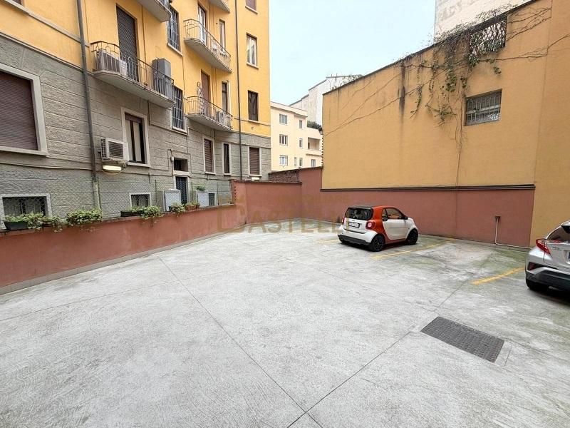 Posto auto - Via Besana
