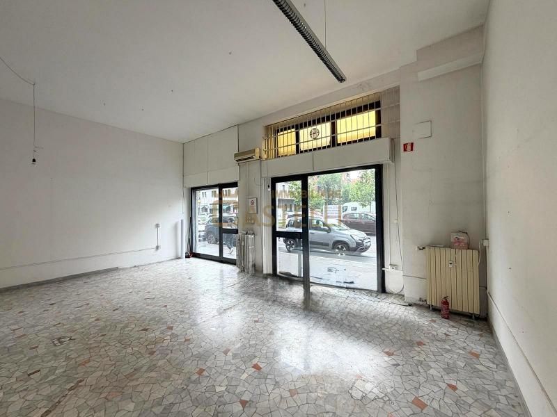 Negozio - Via Lorenteggio