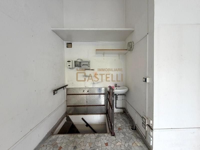 Negozio - Via Lorenteggio