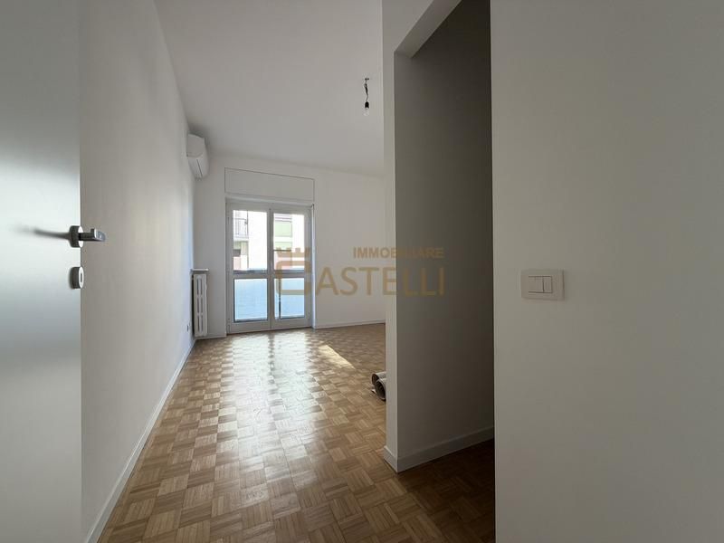 2 Locali - Viale Campania