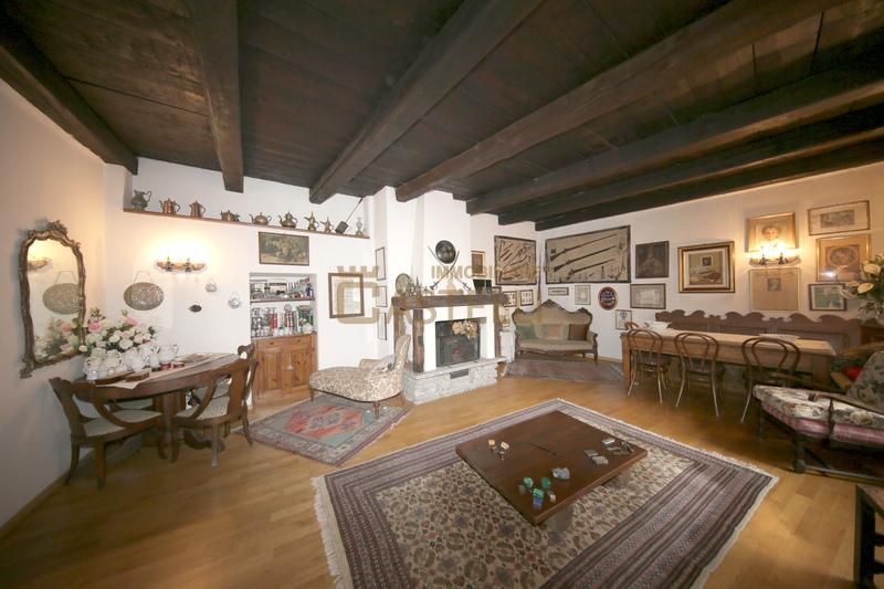 4 Locali - Via de Simoni