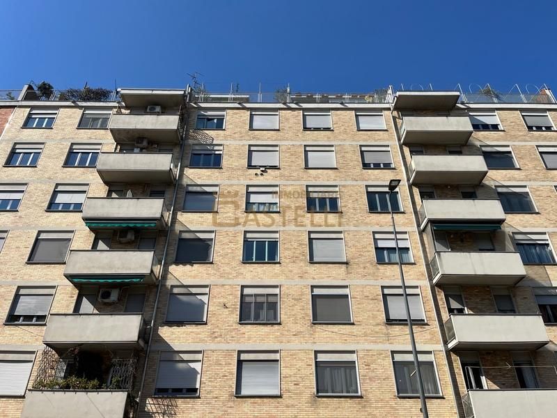 2 Locali - Via Adige
