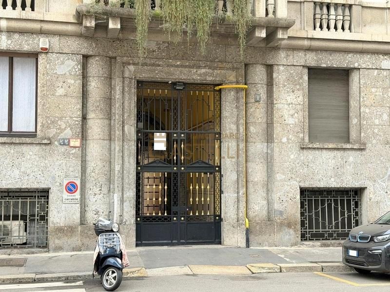 Posto auto - Via Besana